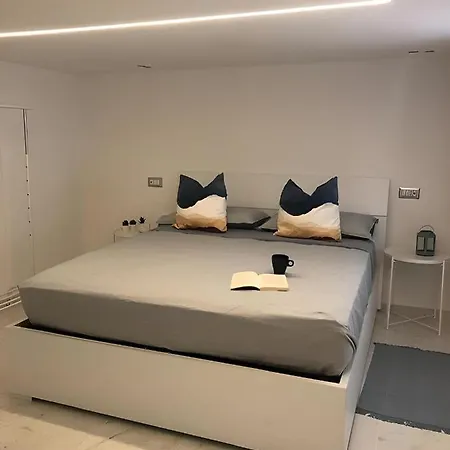 Ficurinia Bnb Apartment